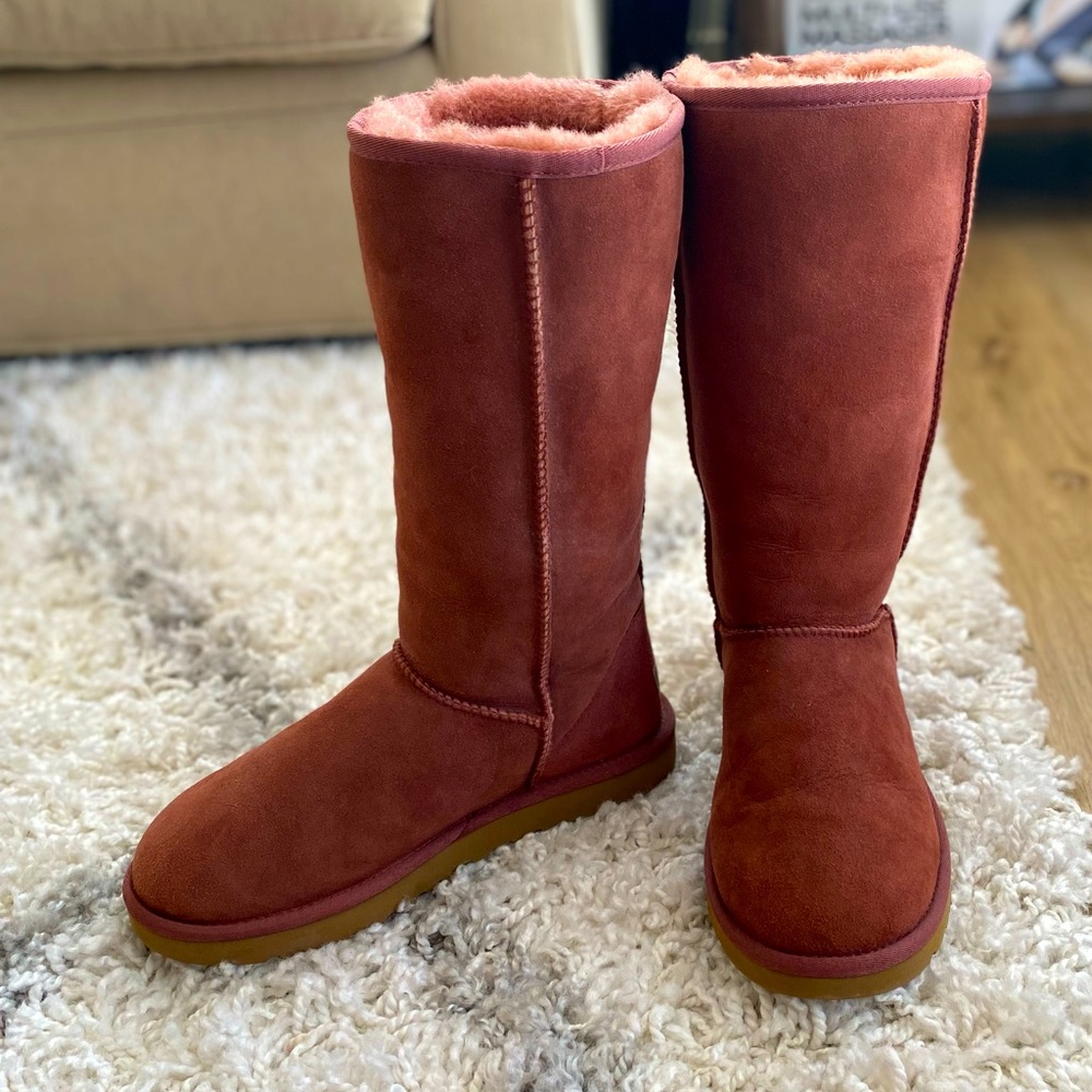 Classic Tall Boot mauve UGGs - Like New condition✨ Size 8